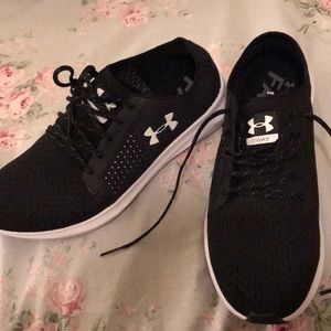 Under armour black womens shoe